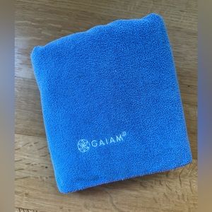 GAIAM no-slip yoga mat towel